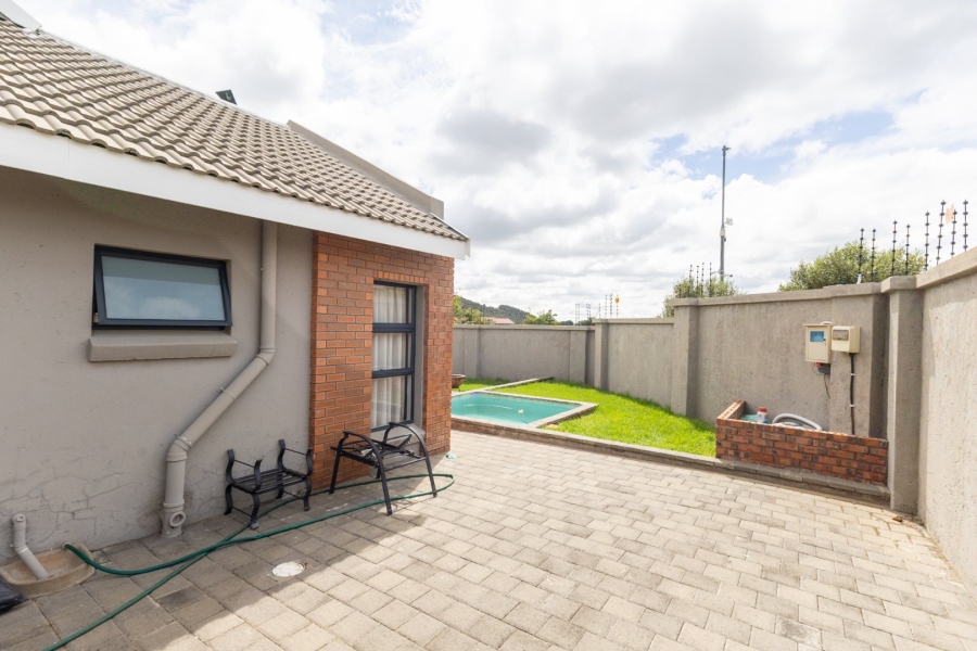 5 Bedroom Property for Sale in Somerton Estate Free State